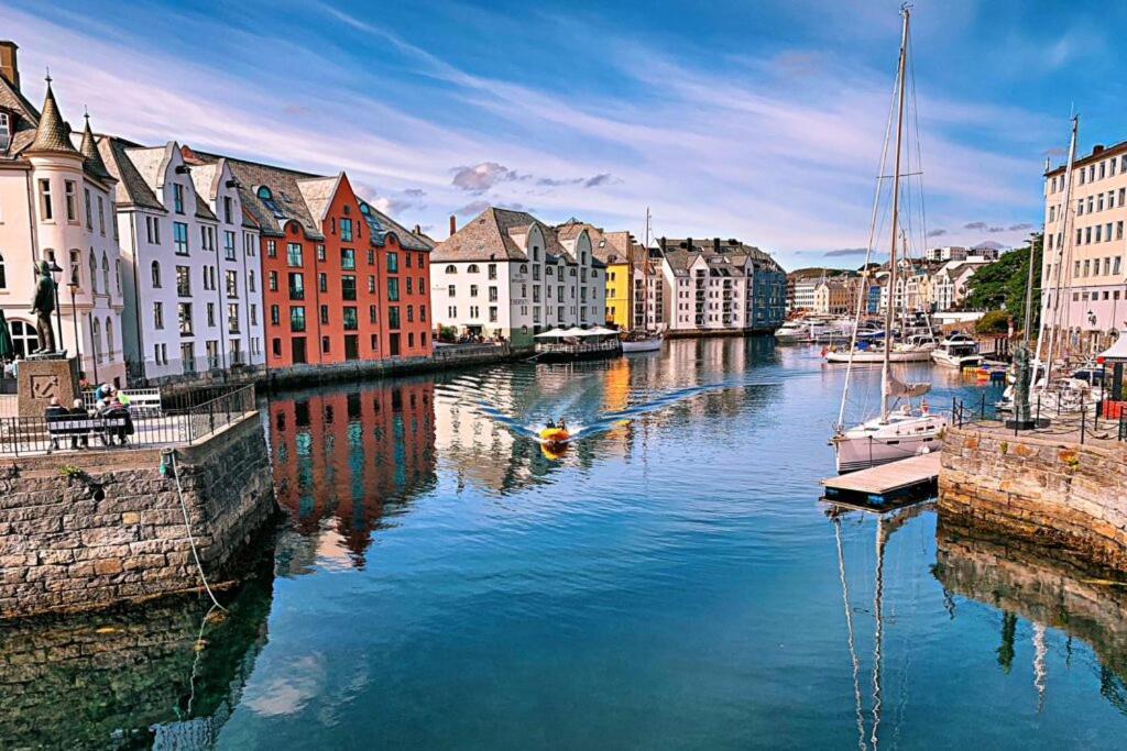 Sunny Apartment In Alesund City Экстерьер фото